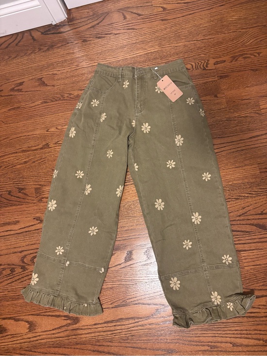 Utcoco Denim - Ruffled Hem Olive Green Daisy Wide-Leg Jeans